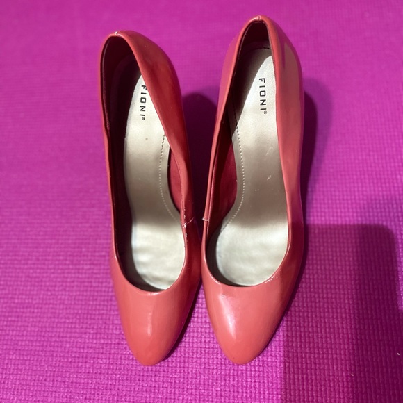 Peach pumps - Picture 1 of 2